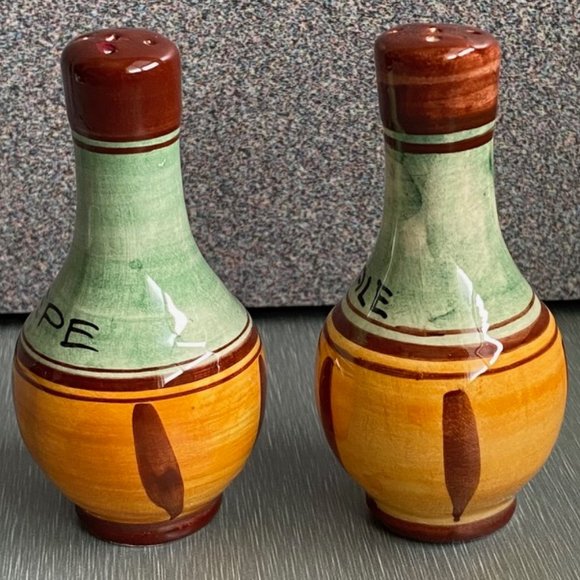 Vintage Italian Hand Painted Ceramic Salt & Pepper Shakers - “Sale & Pepe” - Picture 4 of 6